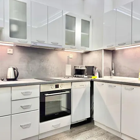 Centre 1bdr Next To Theater Tear And Laughter דירה סופיה