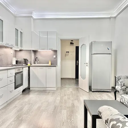 Centre 1bdr Next To Theater Tear And Laughter דירה