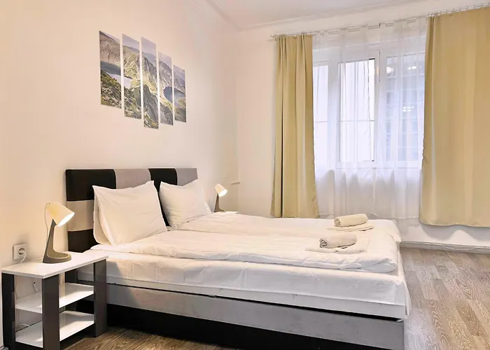 Centre 1bdr Next To Theater Tear And Laughter דירה *