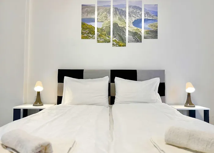 Centre 1bdr Next To Theater Tear And Laughter