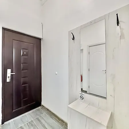 Апартаменты Centre 1bdr Next To Theater Tear And Laughter