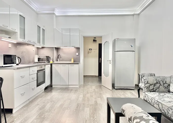 Centre 1bdr Next To Theater Tear And Laughter Апартаменты